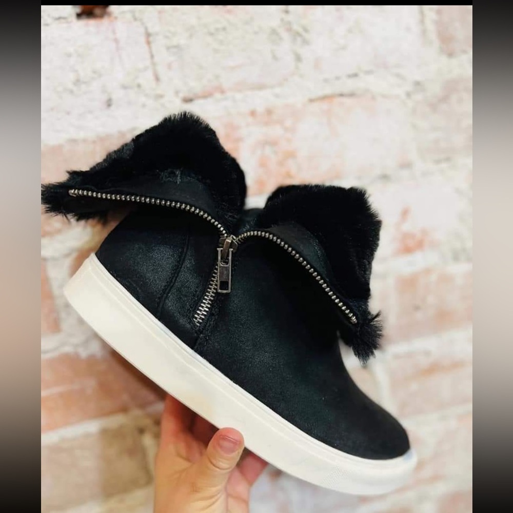 ✨Brand New In Box! Very G Plusher Booties ✨ - Picture 3 of 8